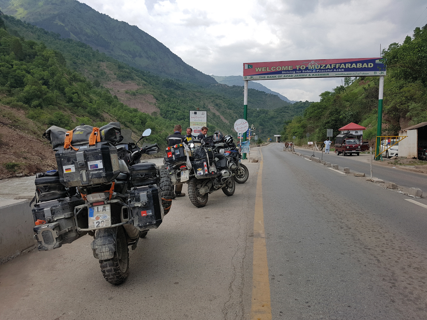 RIDE+OUT%21%3A+MOTORCYCLE+ROAD+TRIPS+AND+ADVENTURES