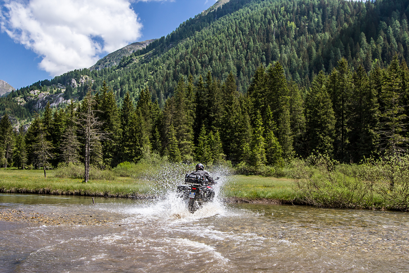 HOW+TO+CROSS+A+RIVER+BY+MOTORBIKE